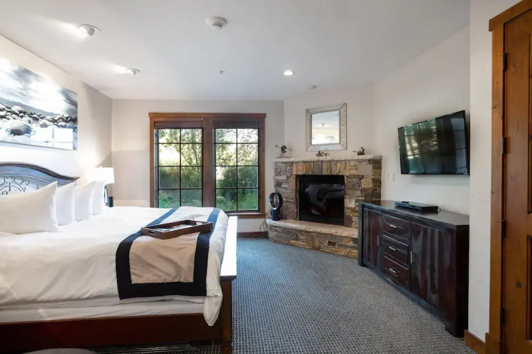 Silver Baron Lodge 1 Condo Bedroom with Spa by Deer Valley Resort
