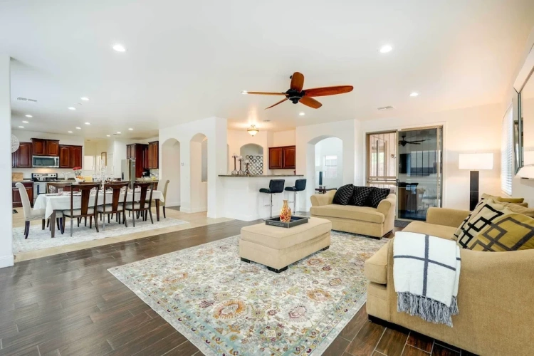 5 Bedrooms Cottage with balcony