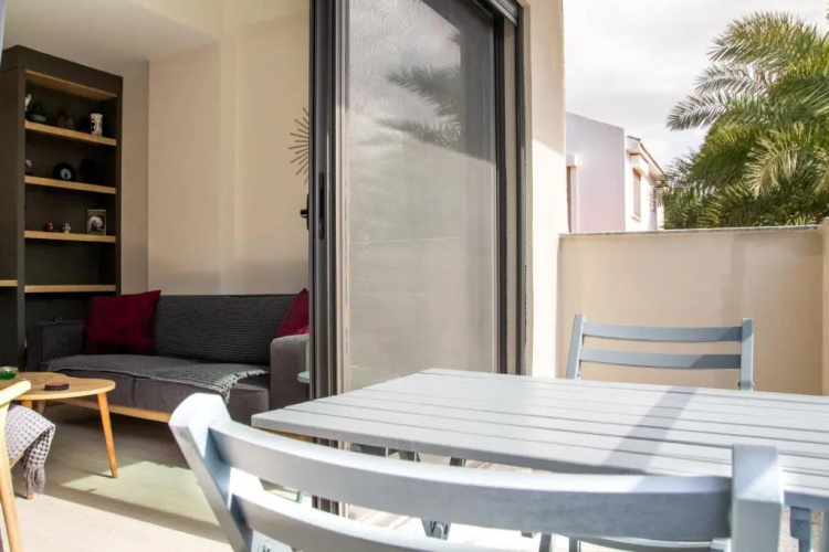 Gorgeous Apartment With Pool and Balcony In Izmir