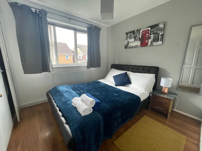 Apartment - Sleeps 4 & On-site Parking