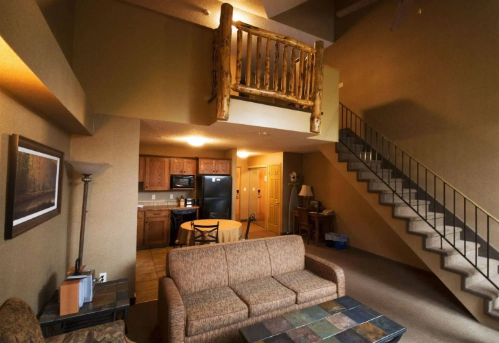 Elkwater Lake Lodge