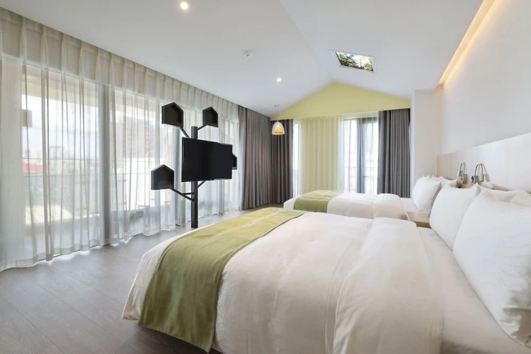 Deluxe Suite