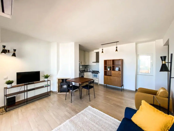 Balcony with Seaview - 1 Bed Apartment