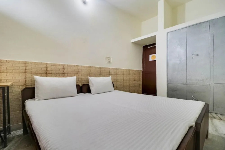 Hotel Ashiana by OYO Rooms