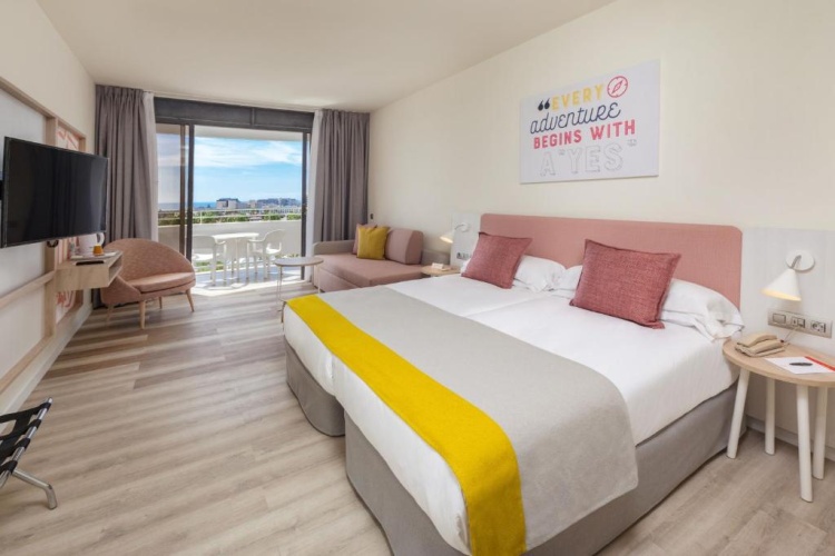 Standard Twin room with view