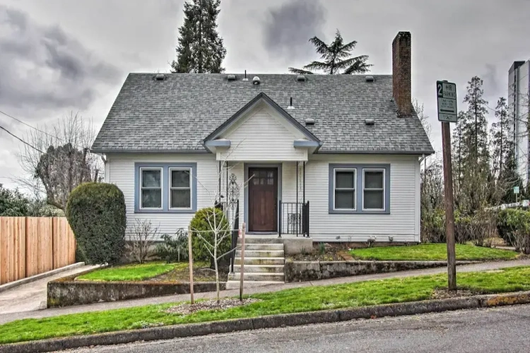 4 Bedrooms Cottage
