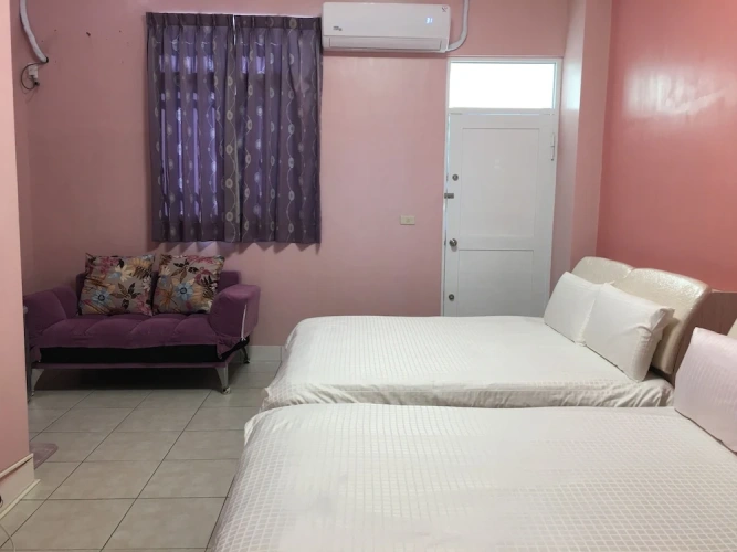 1 Bedroom Standard Quadruple Basement room with balcony