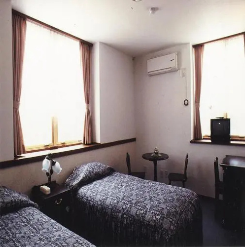 Petit Hotel C'Est Bon