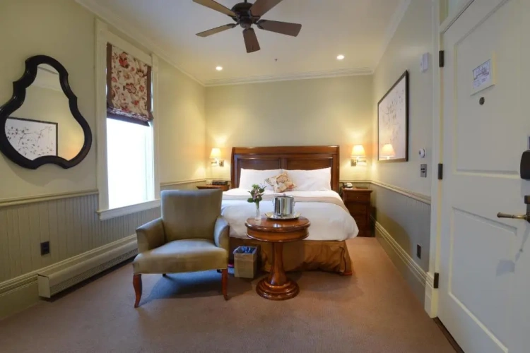 Standard Double room with city view