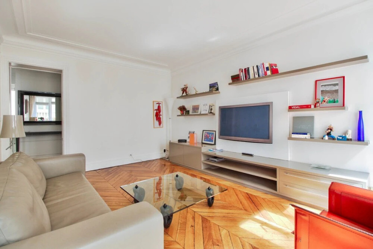 Bright apartment - Victor Hugo