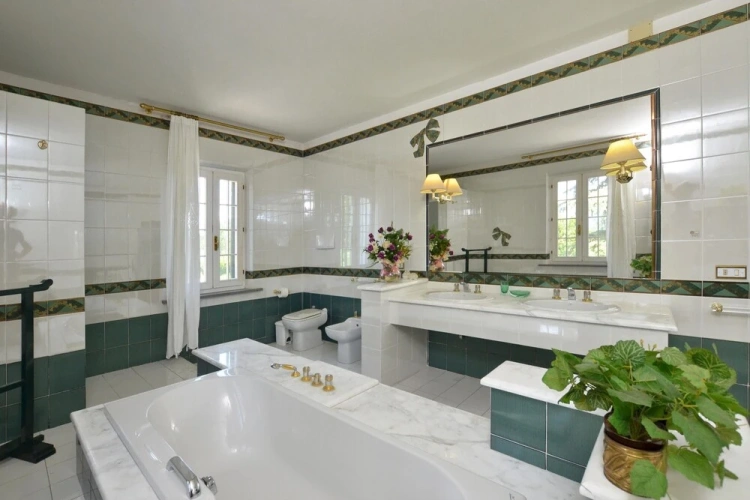 4 Bedrooms Family Villa