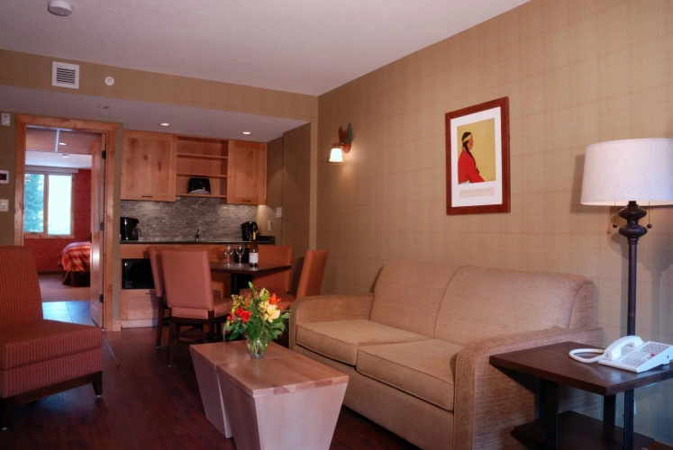 The Fox Hotel and Suites