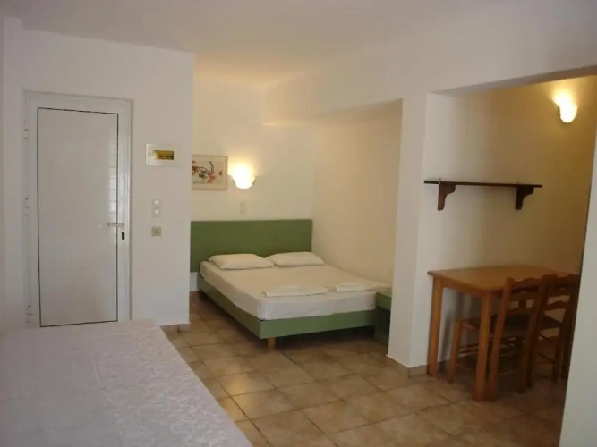 Economy Basement room with balcony