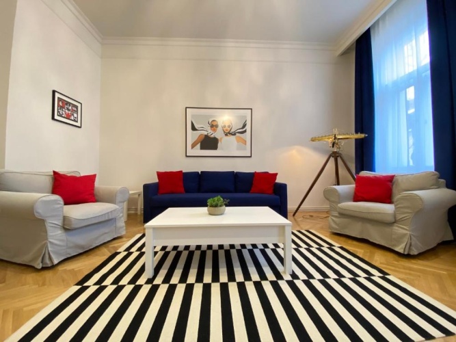 2 Bedrooms Apartment