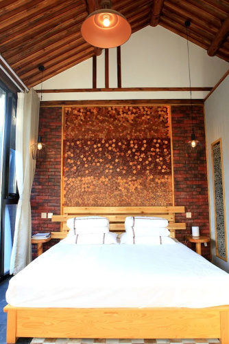 Carpenter's Rustic Courtyard-Great Wall