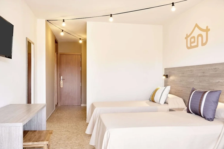Triple room with balcony