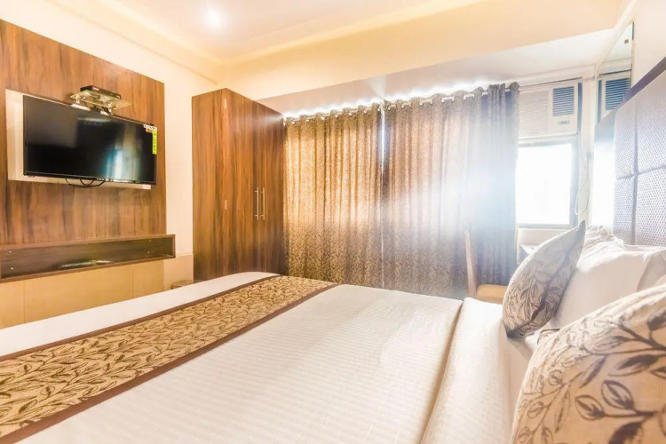 OYO 8363 Hotel Royal NS