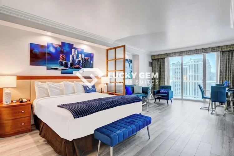 Luxury Quadruple Suite with balcony and with city view