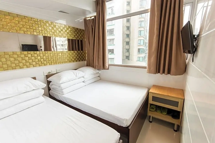 Standard Triple room