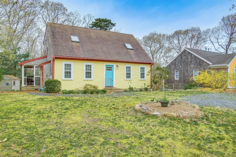 4 Bedrooms Cottage