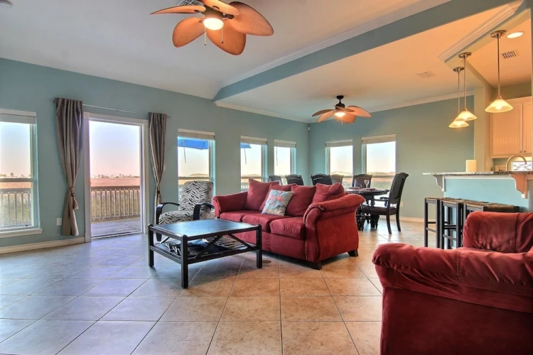 4 Bedrooms Cottage