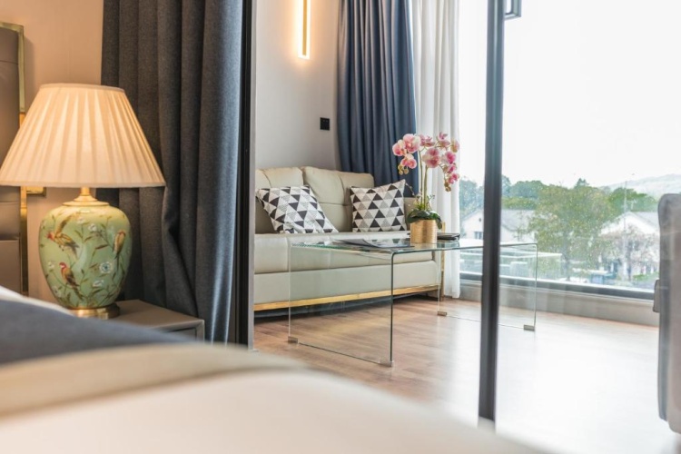 Luxury Suite with mountain view