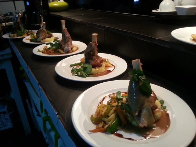 44 On Ennis Guest Lodge and Restaurant