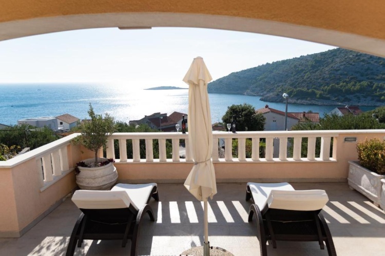 2 Bedrooms Apartment with sea view