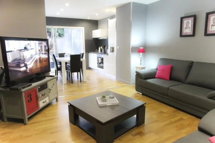 2 Bedrooms Apartment