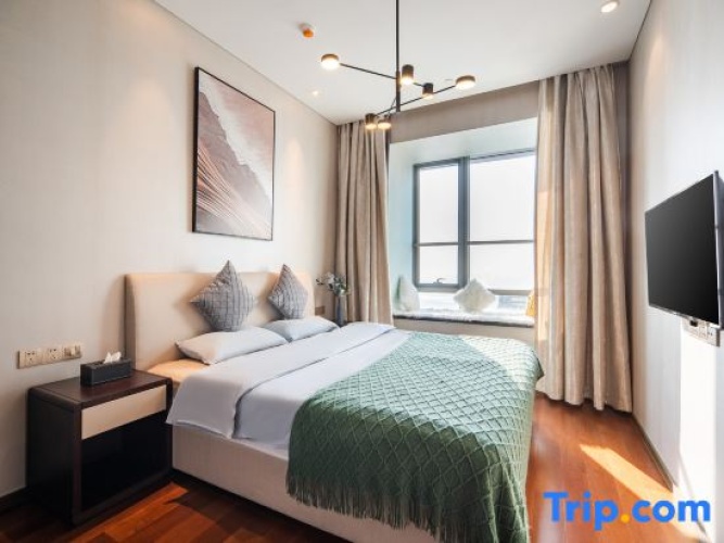 2 Bedrooms Deluxe Suite with lake view