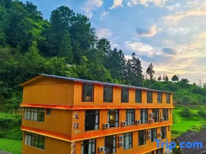 Xijian Qishu Homestay (Zhaoxing Dong Village Store)