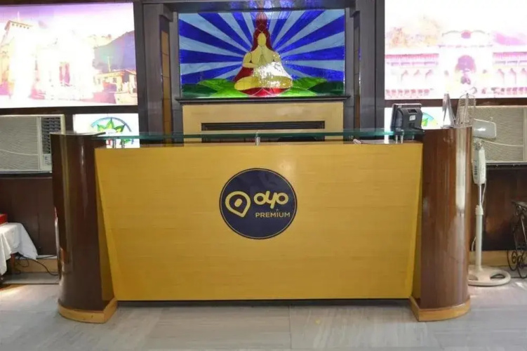 Oyo Premium Kailash Gate