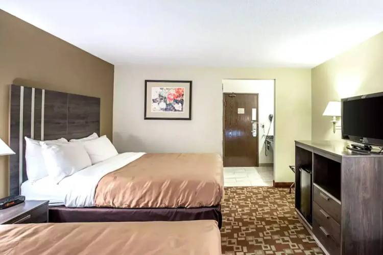 Norwood Inn & Suites Milwaukee photo 7