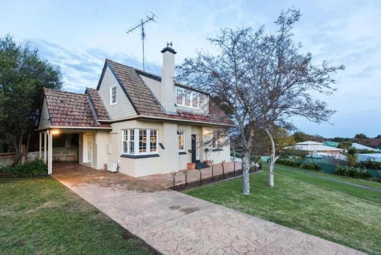 3 Bedrooms Cottage