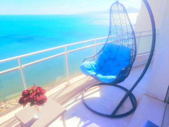 The bleu sea