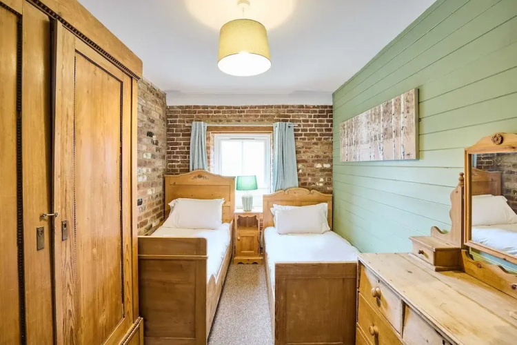 Host Stay West Barn