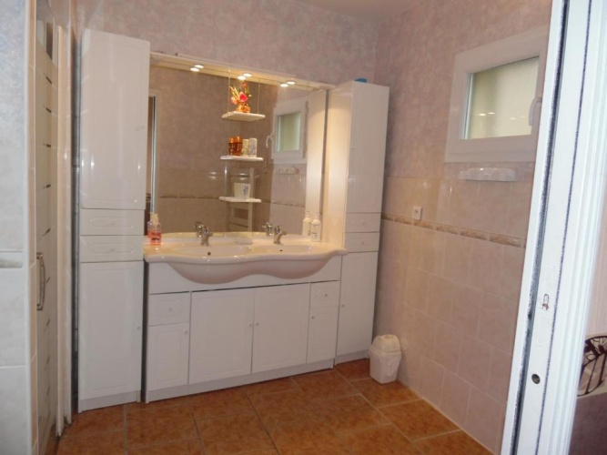 3 Bedrooms Cottage
