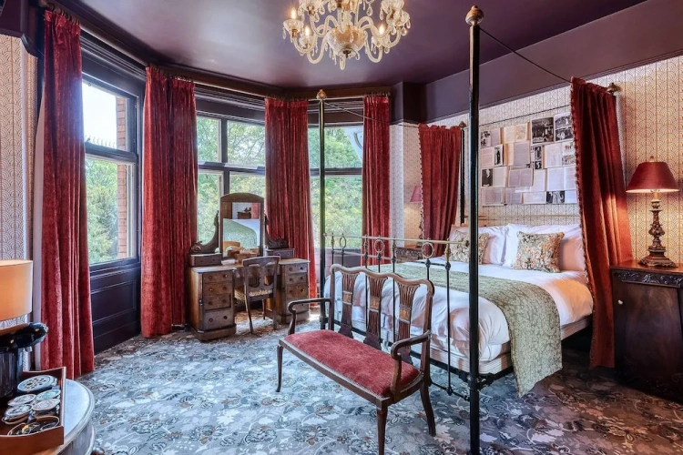 Four Poster Double room