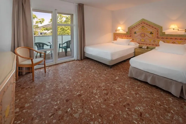 Standard Triple room with balcony and with mountain view