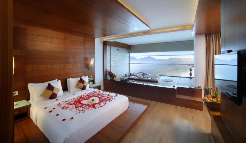 Madhura Honeymoon Suite with Jacuzzi