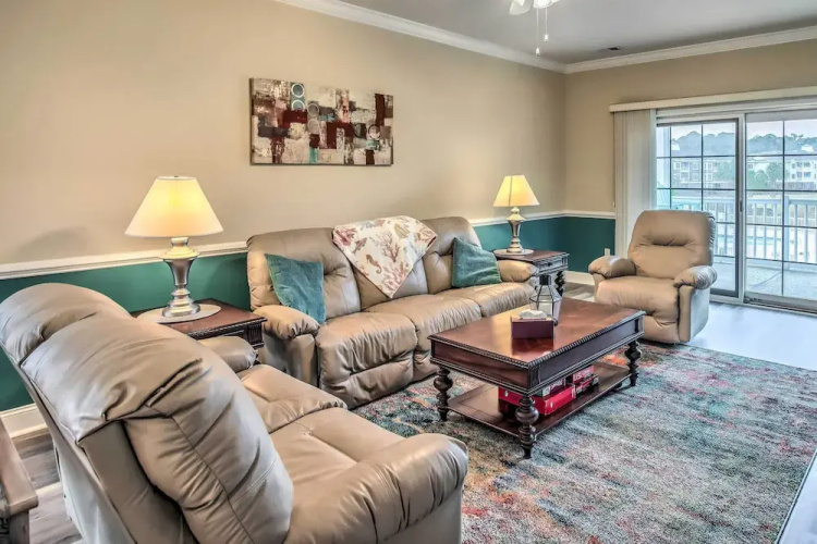 Myrtle Beach Condo: Pool & Golf Course Access