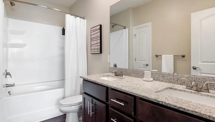2 Bedrooms Apartment