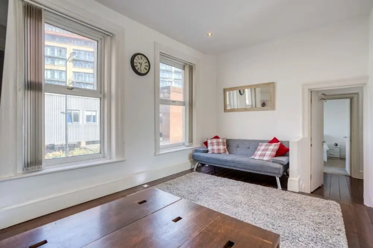 Spacious 2bed for 4p, 2mins to Paddington Station