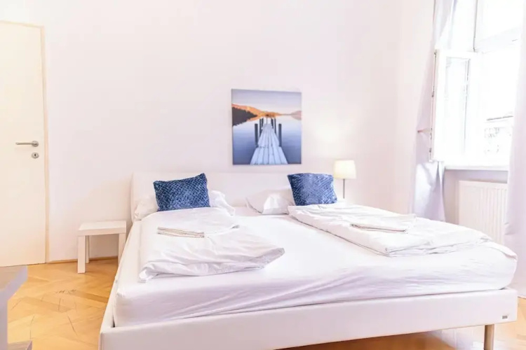 2BR Apt With King Beds Long Stay