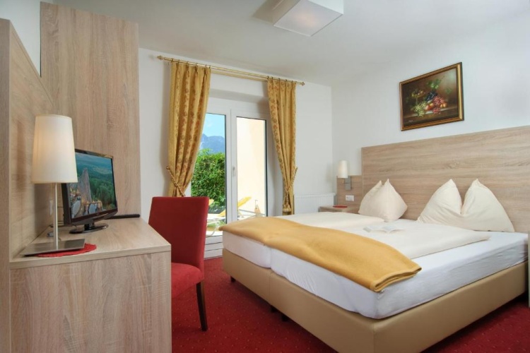 Standard Double room with lake view