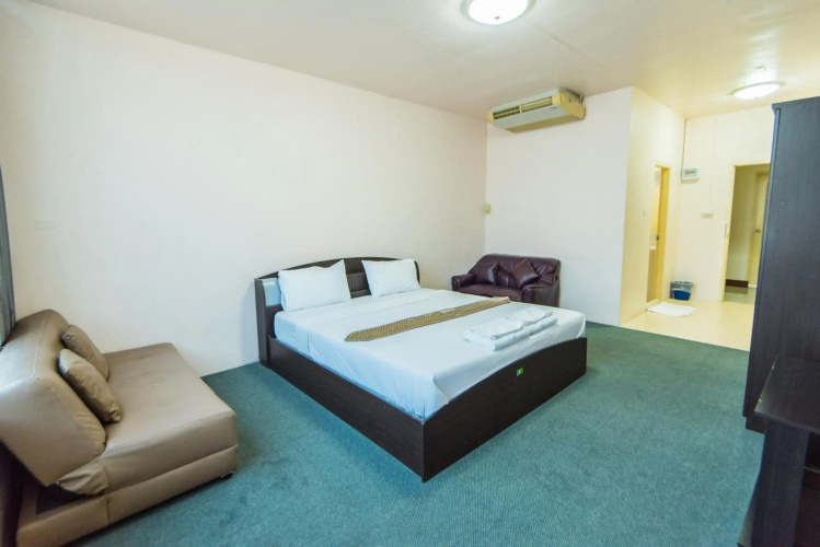 King Royal II Hotel