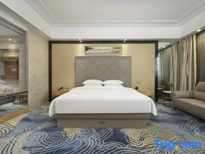 Suite with mountain view