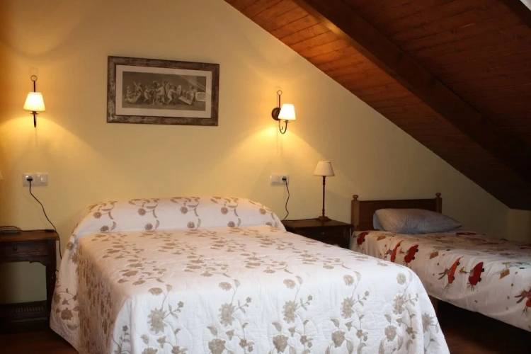 Standard Triple room