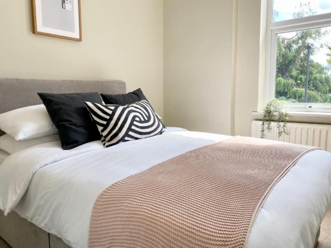 3 Bedrooms Apartment
