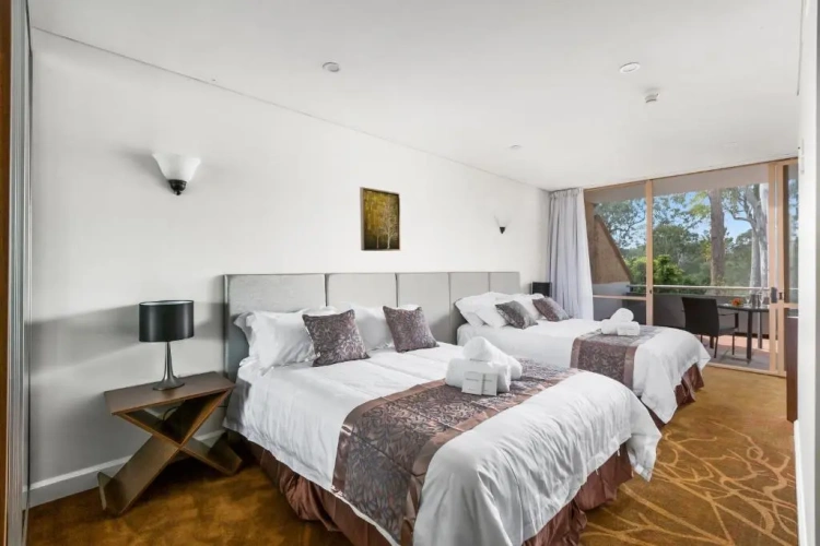 Standard Quadruple room with golf view